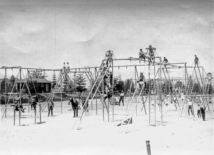 Playgrounds as Political Spaces: Negotiating Risk, Space, and Childhood - Image 11 of 26