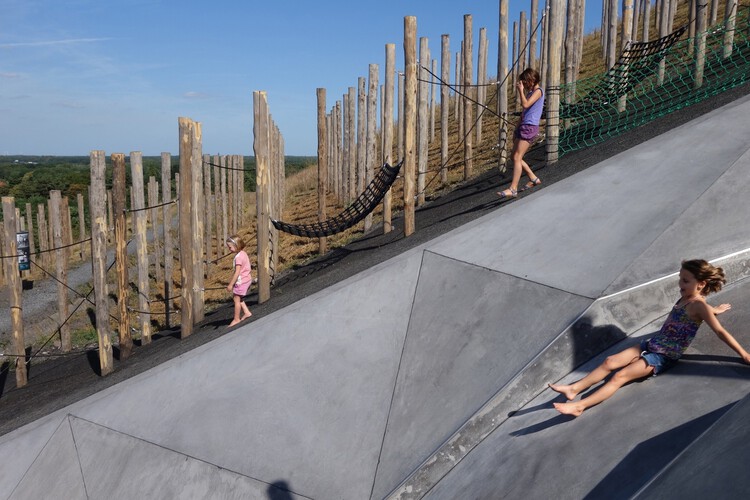 Playgrounds as Political Spaces: Negotiating Risk, Space, and Childhood - Image 1 of 26
