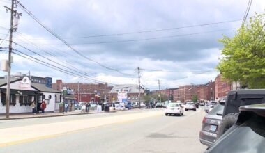 Tourism-related jobs are down in Maine as average earnings rise
