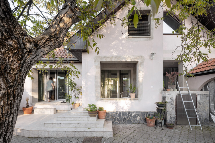 Reconstruction of a Reconstructed House / Kilo / Honc - Exterior Photography, Door, Concrete