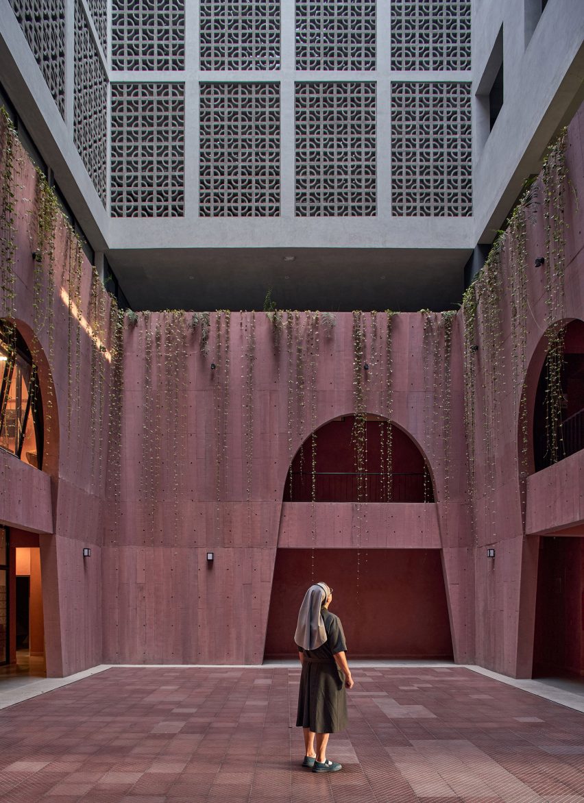 Lima convent by 51-1 Arquitectos