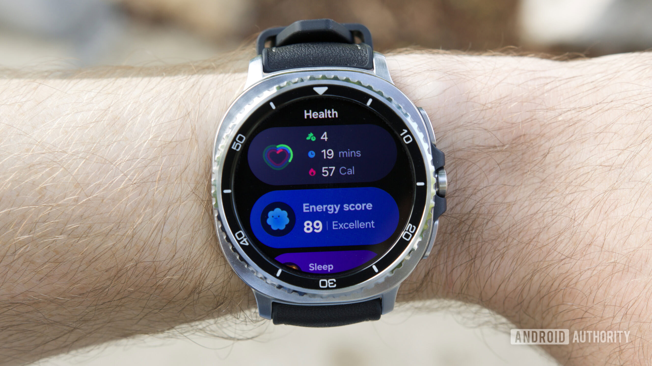 Widgets in One UI 8 Watch on the Galaxy Watch 8 Classic.