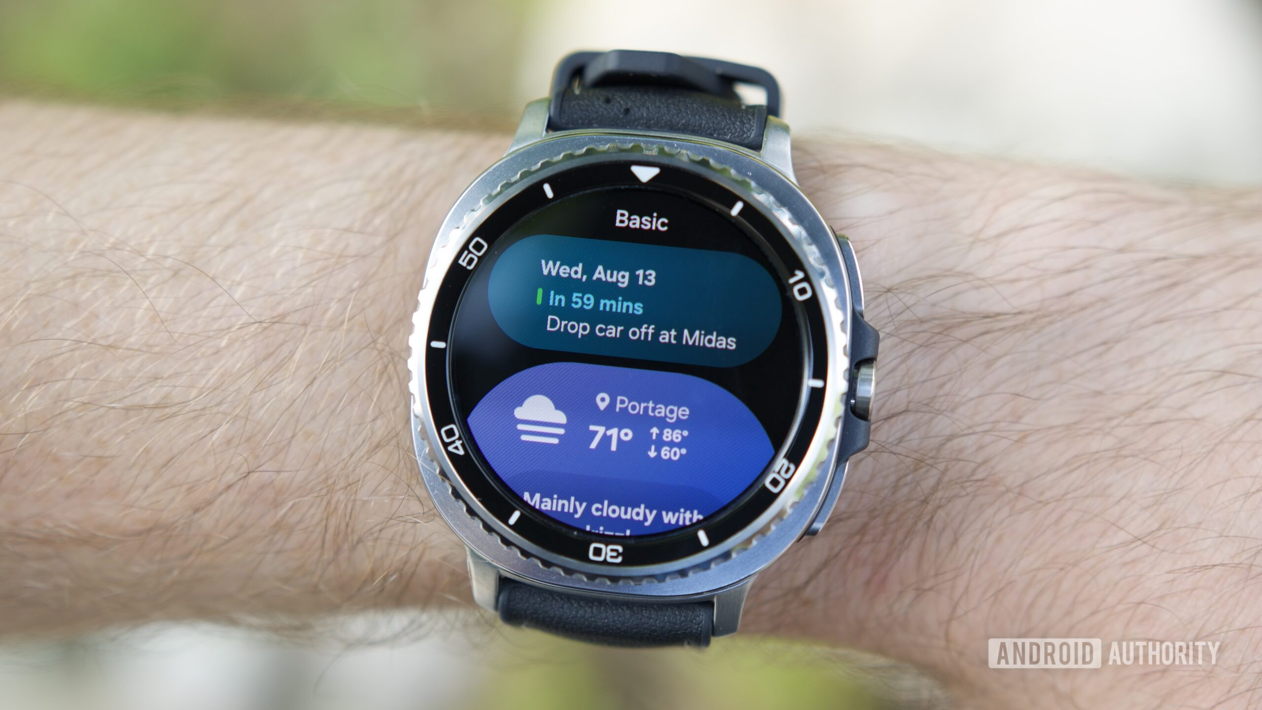 Widgets in One UI 8 Watch on the Galaxy Watch 8 Classic.
