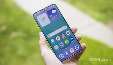 A Samsung Galaxy S25 running the One UI 8 beta.