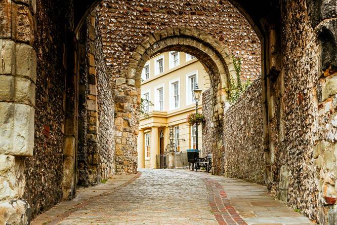 The cobbled stone entrance and walkway outside of the Lewes Castle & Gardens