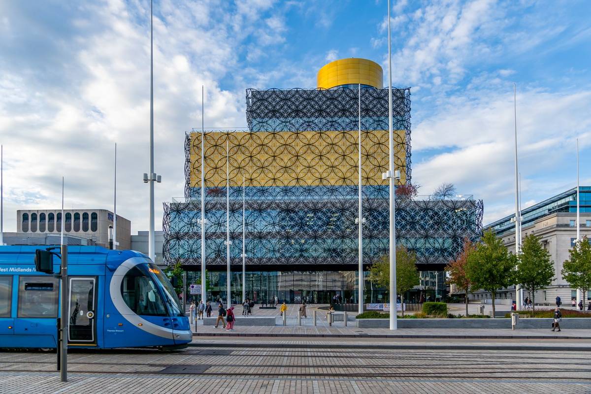 Trams Finally Reach New Areas Of Birmingham City Centre For The First Time