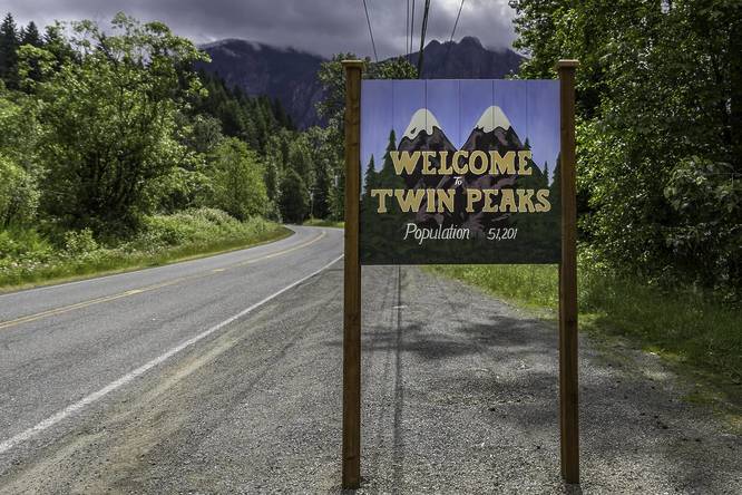 'Welcome To Twin Peaks' sign