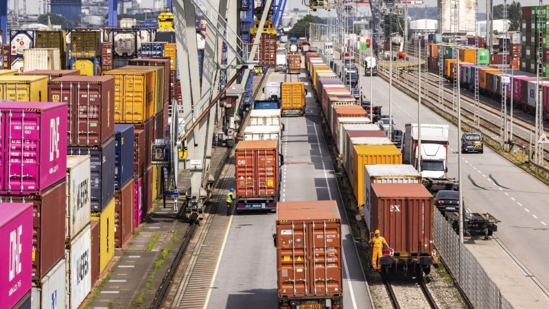 Eurozone trade surplus collapses as tariffs start to bite | snaps
