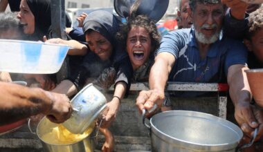 Palestinians wait to receive food from a charity kitchen, amid a hunger crisis, in Gaza City, August 2, 2025. REUTERS/Mahmoud Issa