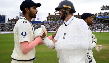 Chris Woakes hailed after one-armed stand of defiance nearly inspires England to victory over India - MKFM 106.3FM