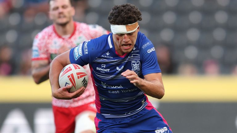 Hull FC's Lewis Martin streaks clear of the defenders to score a try (SWSpix.com)