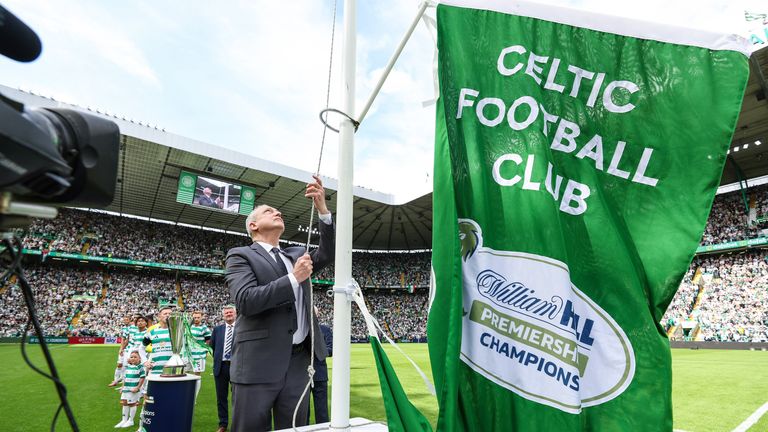 GLASGOW, SCOTLAND - AUGUST 03: Celtic legend Paul McStay unfurls the 2024/25 Premiership league winners flag during a William Hill Premiership match between Celtic and St Mirren at Celtic Park, on August 03, 2025, in Glasgow, Scotland. (Photo by Craig Williamson / SNS Group)