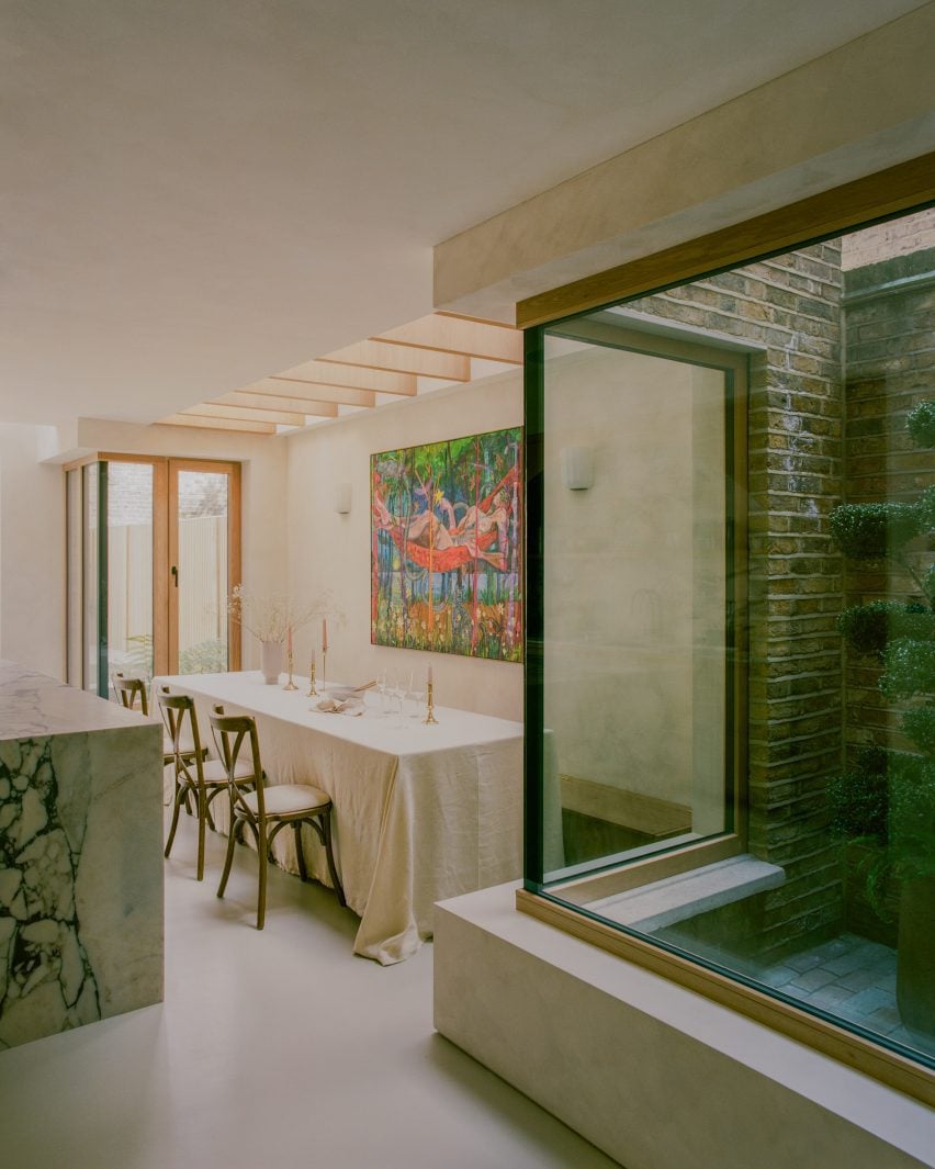 Dining room at Sobremesa house extension and renovation in London by Studio McW