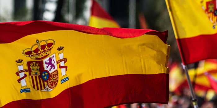 spain-national-flag-waving