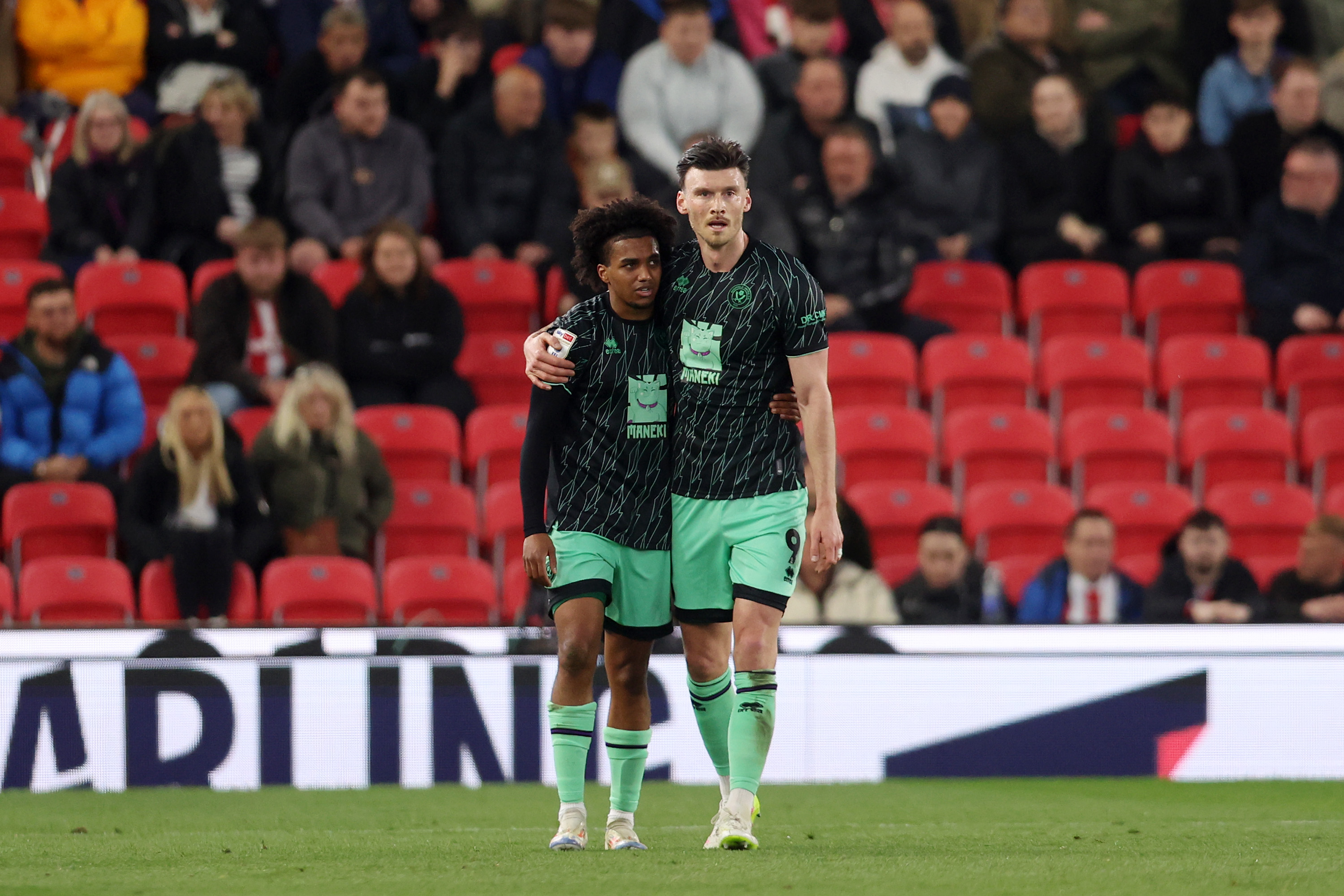Towering striker Kieffer Moore has undergone a medical at Wrexham as he looks set to leave Sheffield United