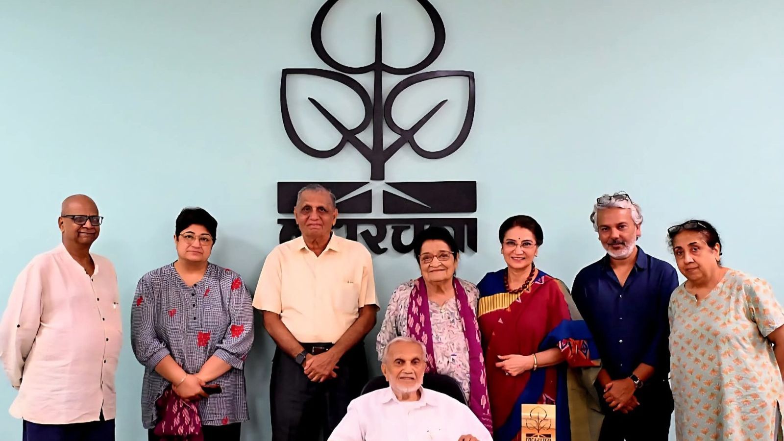 Lord Bhikhu Parekh (seated) with Tejal Amin (third from right), Dr Jayshree Mehta (fourth from right) and others at the signing of MoU at Navrachna University
