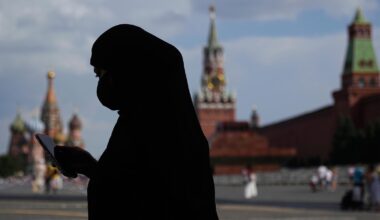 How Russia blocks websites and isolates its internet from the world