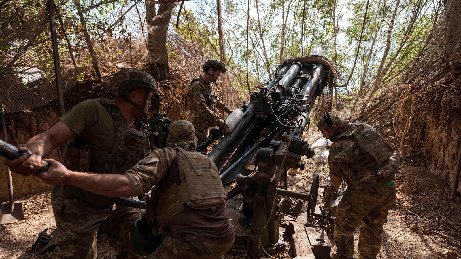 Ukrainian troops have little hope for peace as Trump's deadline for Russia arrives