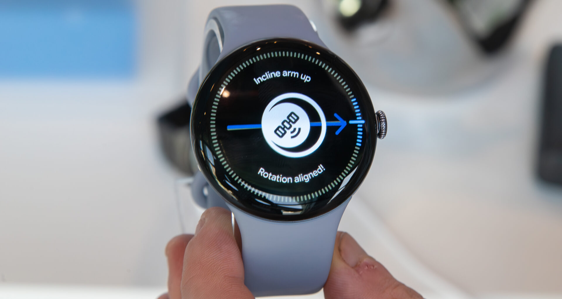 Pixel Watch 4 searching for a satellite connection