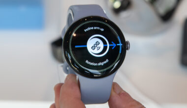 Pixel Watch 4 searching for a satellite connection