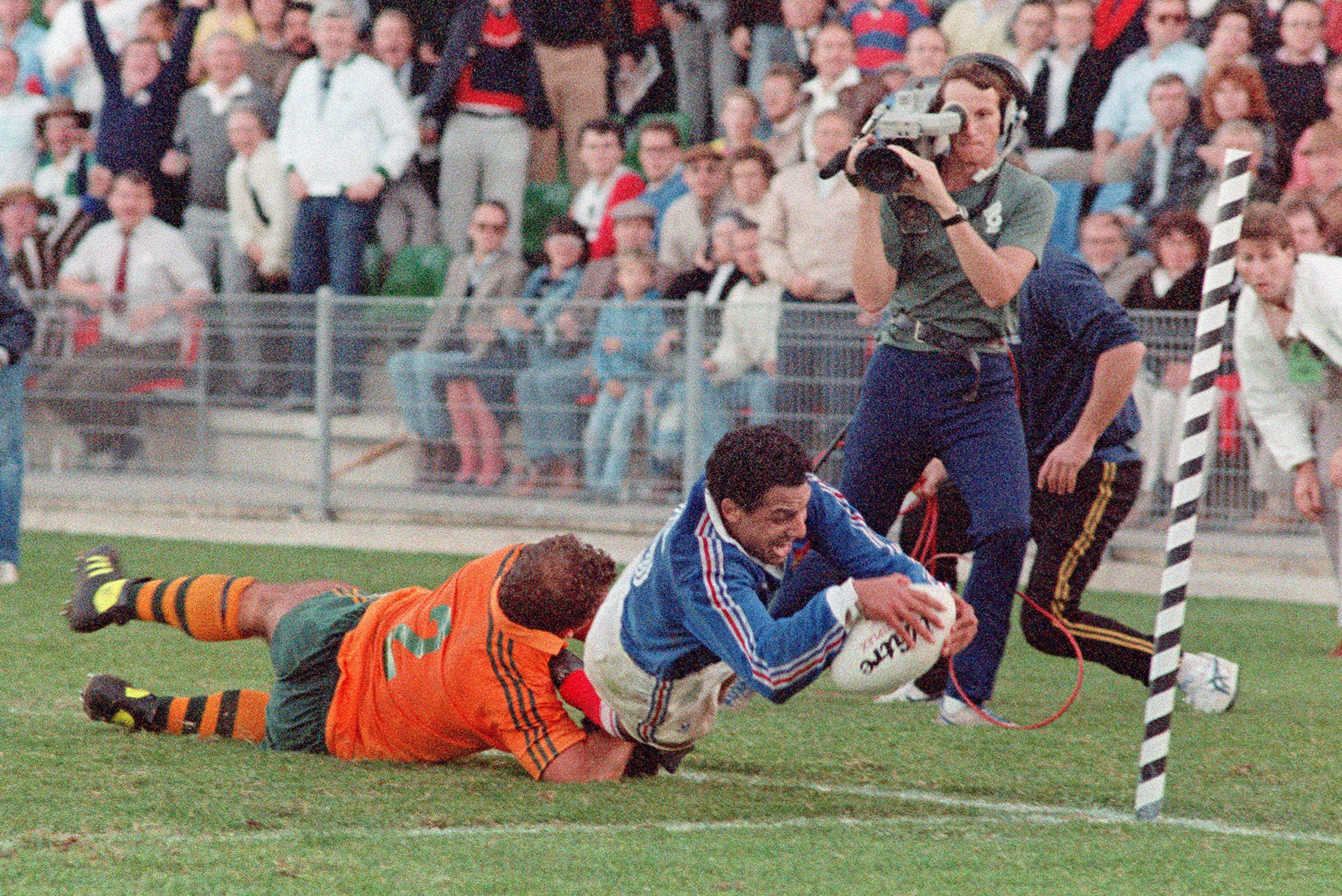 Photo of Serge Blanco scoring a winning try in a rugby match.