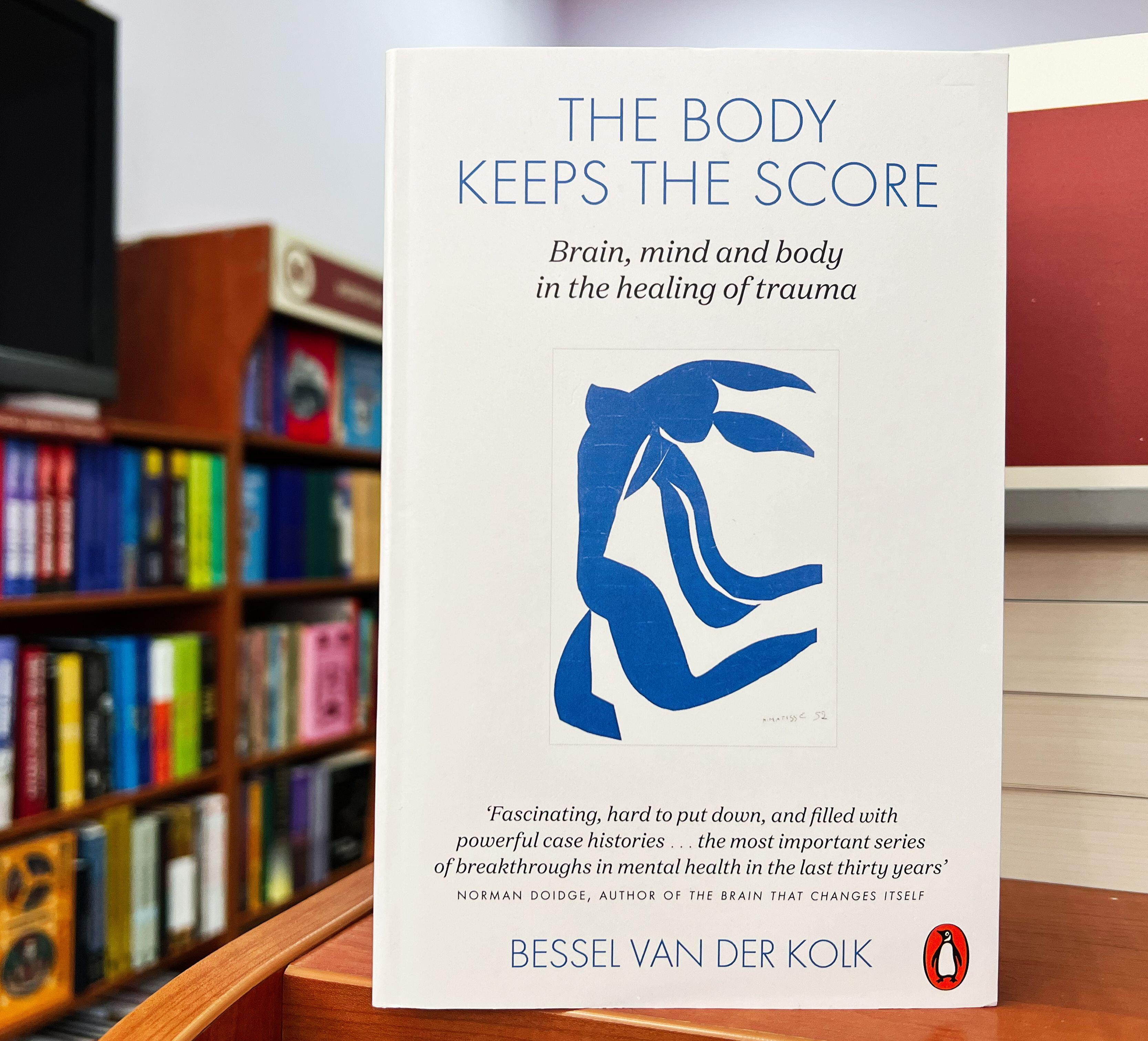 Book cover of "The Body Keeps the Score" by Bessel Van Der Kolk, discussing trauma healing.