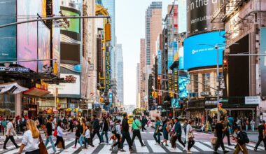US labour market shows strains as jobless claims rise