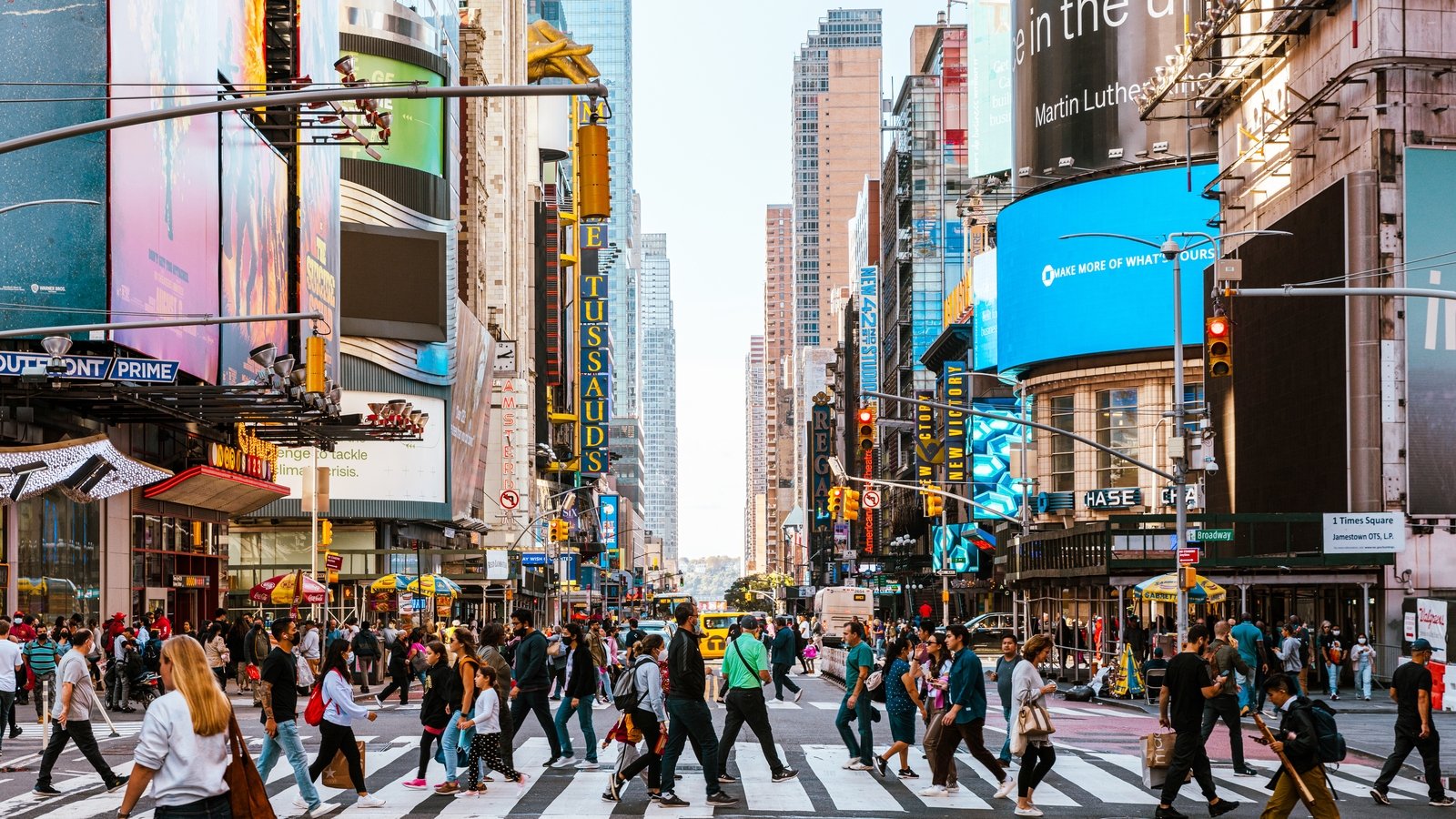 US labour market shows strains as jobless claims rise