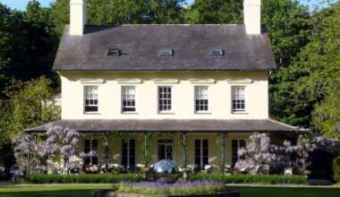 Travel business reinstates original Welsh name to property following backlash