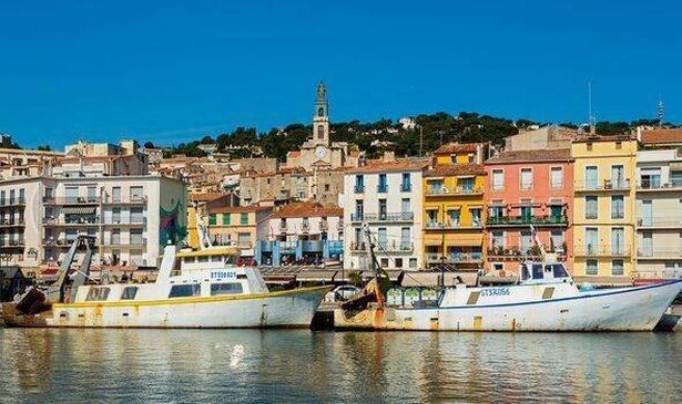 Boats on the canal and buildings in Sete