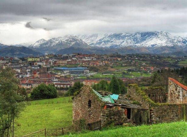 Crumbling barn above Oviedo on Monte Naranco