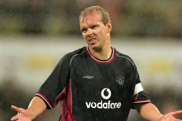 Henning Berg gestures while playing for Man Utd