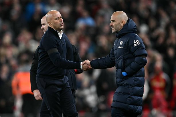 Arne Slot and Enzo Maresca shaking hands
