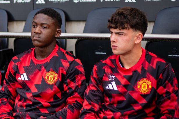 Mainoo and Fredricson on the bench at Grimsby