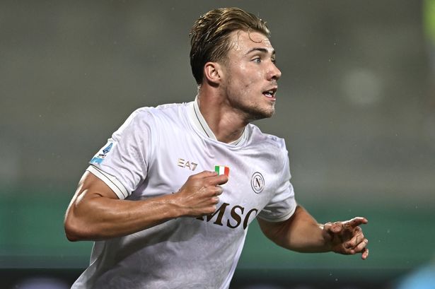 Rasmus Hojlund celebrates his debut goal for Napoli after leaving Man Utd. 
