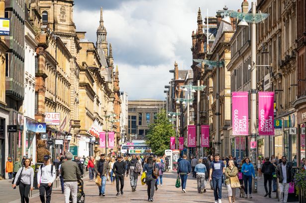 An image of shoppers on Glasgow's busy Buchanan Street