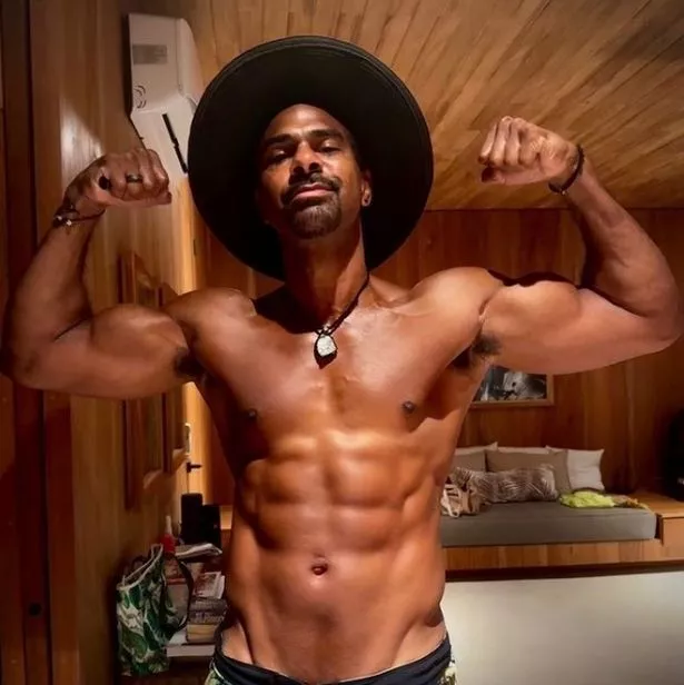 David Haye flexing his muscles