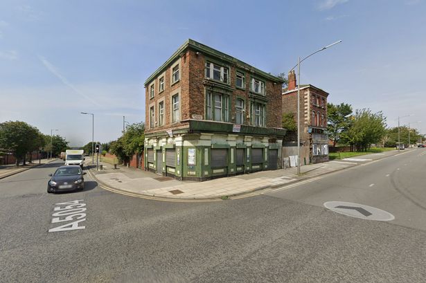 Emergency services were called to the junction of Stanley Road and Boundary Street