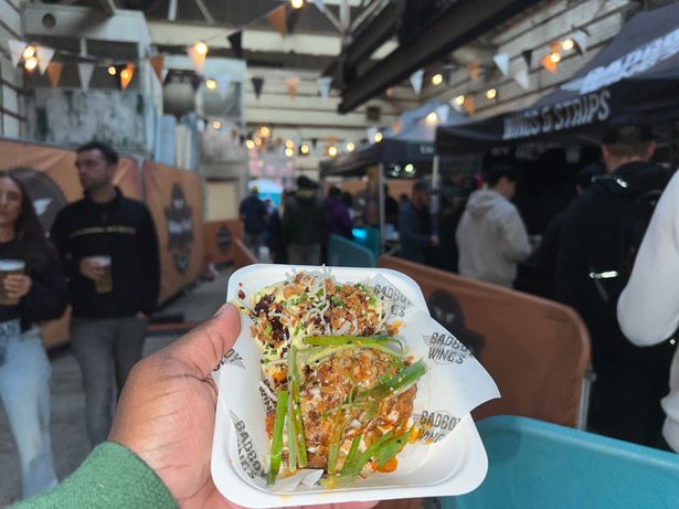 100,000 wings are to be served over the weekend 