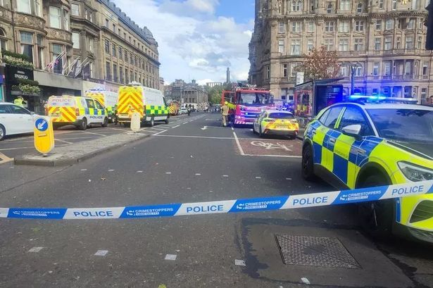 Princes Street in Edinburgh has been shut down after reports of a suspicious package