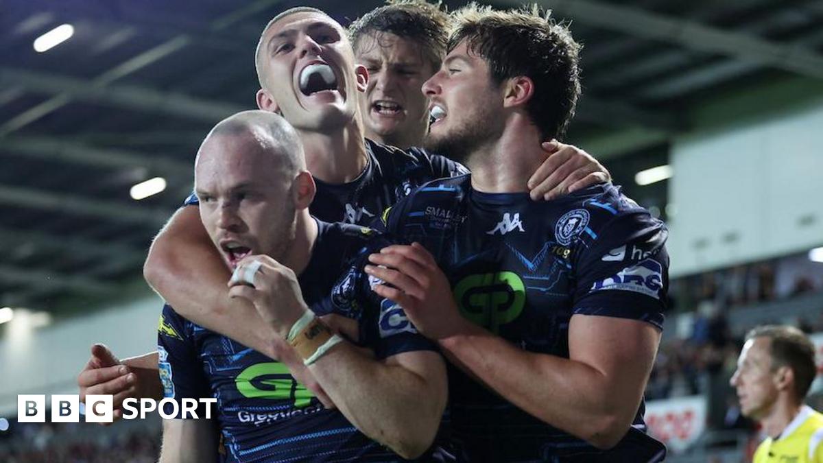 Super League: St Helens 4-18 Wigan - Warriors keep League Leaders' Shield hopes alive