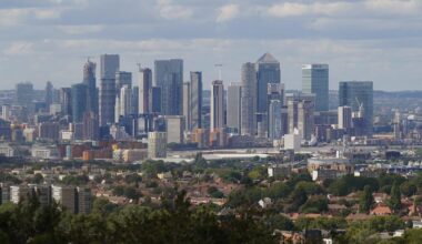 UK economic growth subdued but not stalling, says PwC