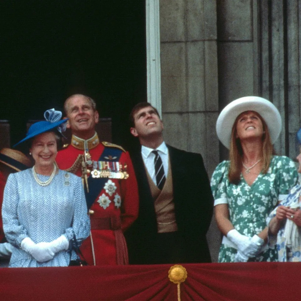  Queen Elizabeth, Prince Philip, Prince Andrew, Sarah Ferguson on the balcony of Buckingham Palace. 
