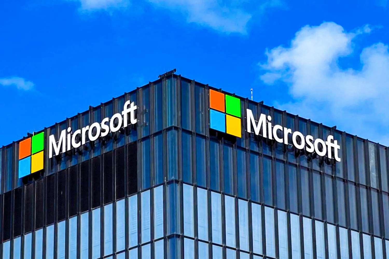 Microsoft announces an internet disruption due to cut cables in the Red Sea