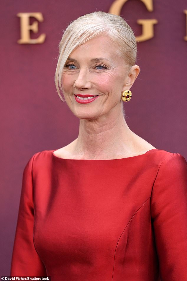 Joely wore a subtle swipe of makeup to enhance her gorgeous features