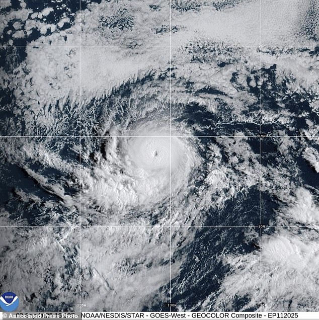 Hurricane Kiko has exploded into a Category 4 storm as it approaches Hawaii