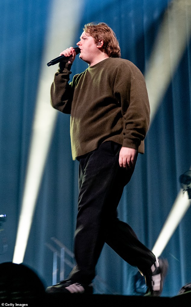 Lewis wore a typically casual outfit as he took to the stage to perform his songs