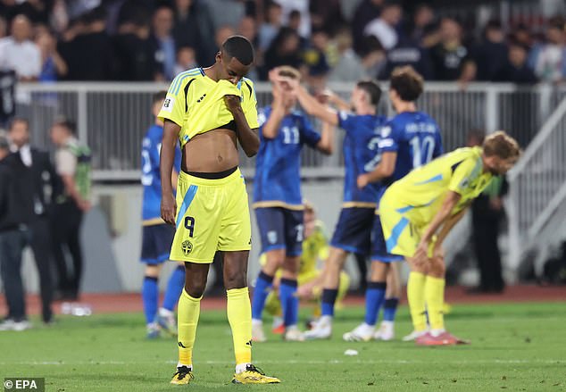 Alexander Isak was unable to prevent Sweden from falling to a surprise defeat by Kosovo