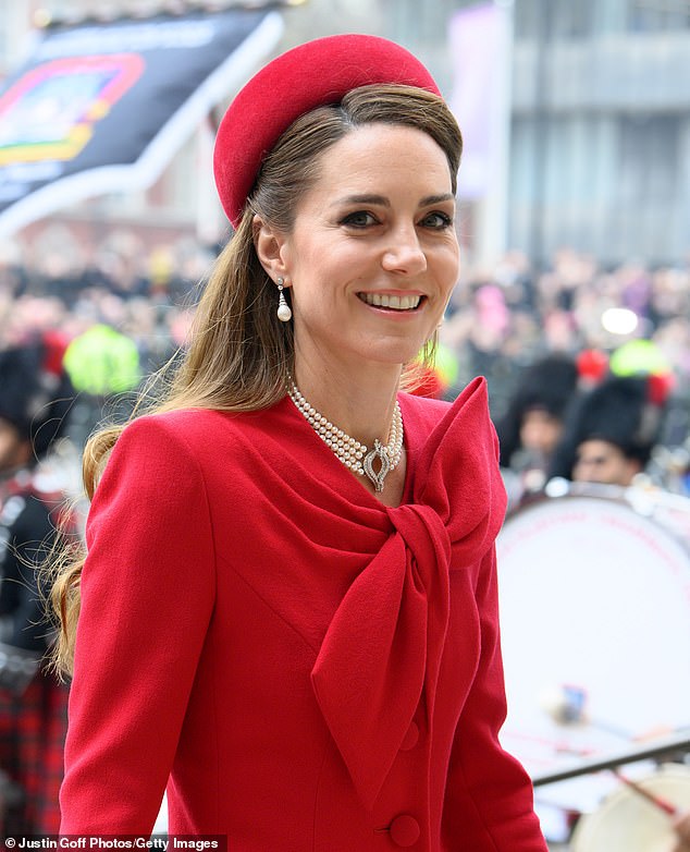 The Collingwood pearl and diamond drop earrings which have now become a mainstay in Kate’s jewellery box were a wedding gift to Diana from the jeweler