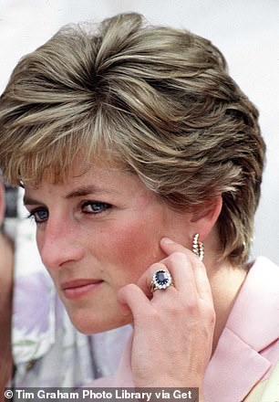 The ring was purchased from the Crown Jeweler Garrards by Queen Elizabeth II on behalf of Prince Charles